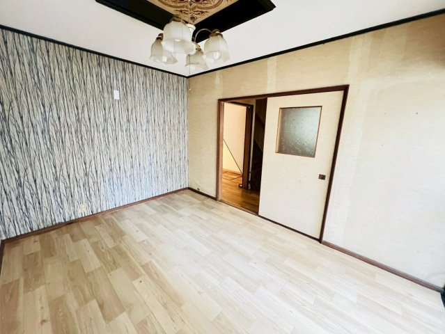 塩屋町戸建の居間・リビング