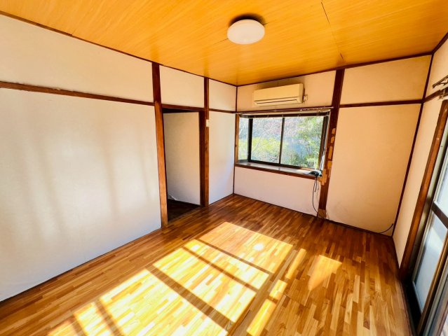 塩屋町戸建の洋室