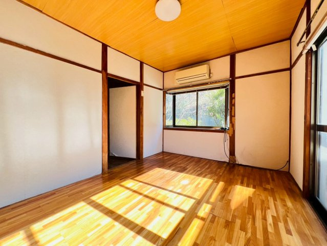 塩屋町戸建の居間・リビング