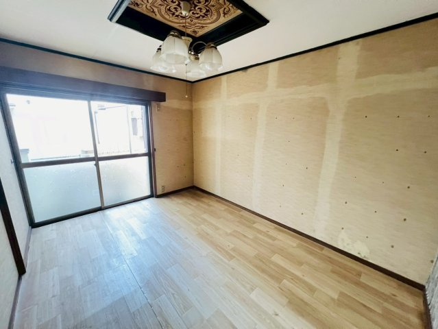 塩屋町戸建の居間・リビング