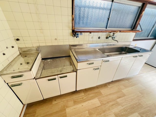 塩屋町戸建のキッチン