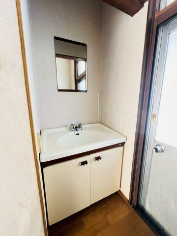 塩屋町戸建の洗面所