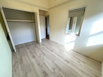 【洋室】 | 中古一戸建　高知市春野町南ヶ丘８丁目 | ２階5.8帖