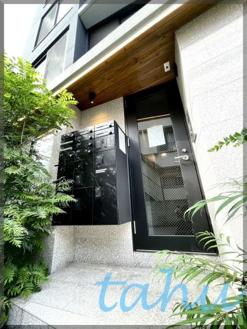 豊島区池袋本町２丁目の賃貸マンションのエントランス