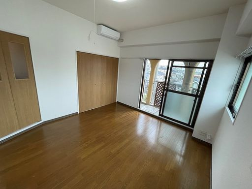 オズ・フラッツ本山の居間・リビング