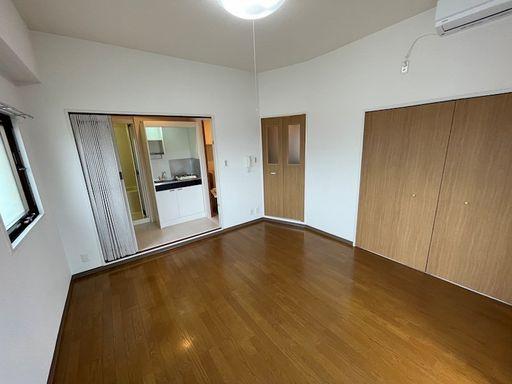 オズ・フラッツ本山の居間・リビング