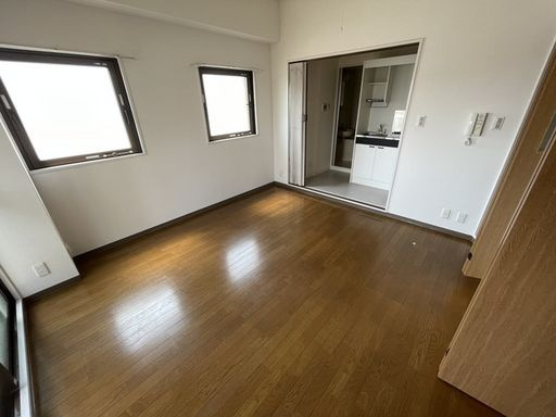 オズ・フラッツ本山の居間・リビング