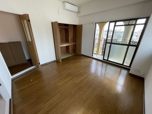 オズ・フラッツ本山の居間・リビング