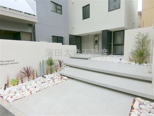 The Aigrette Minami-Kamataのエントランス