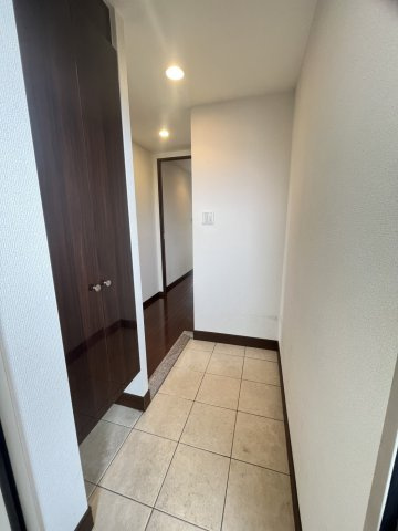 グランデュール新小岩の玄関|収納付き