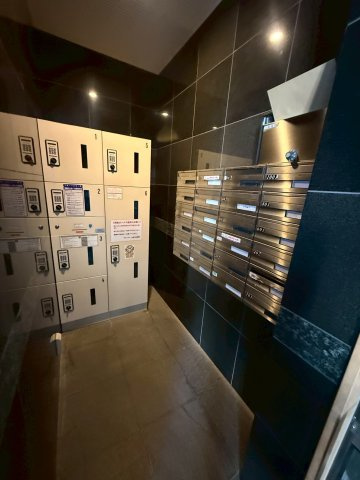 グランデュール新小岩のその他共用部分|宅配ボックスと集合郵便受け
