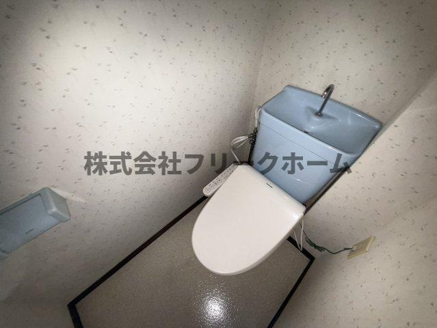 三鷹市大沢３丁目の賃貸マンションのトイレ