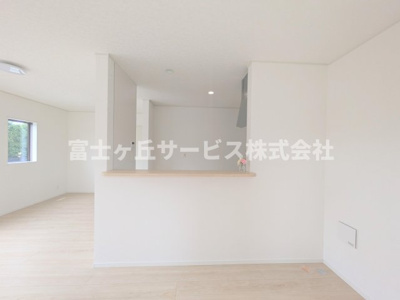 【キッチン】 | 袋井市月見町 新築一戸建て 1号棟 | 前から見たキッチンです