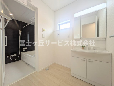 【脱衣所】 | 袋井市月見町 新築一戸建て 1号棟 | 脱衣場です
