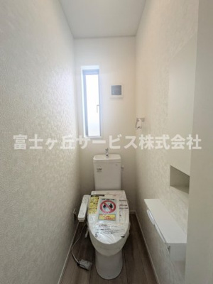 【トイレ】 | 袋井市月見町 新築一戸建て 1号棟 | １F2F同タイプのトイレがあります