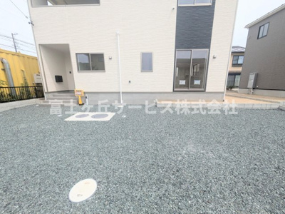 【駐車場】 | 袋井市月見町 新築一戸建て 1号棟 | ５台駐車可能です