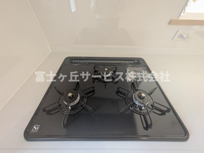 【その他】 | 袋井市月見町 新築一戸建て 1号棟 | ３口コンロです