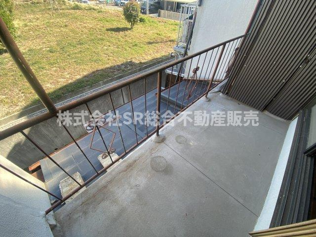 御幸町中古テラスハウスのバルコニー|日光を遮る物がなく陽当たり良好のバルコニーです♪