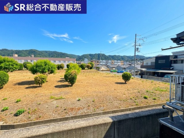 御幸町中古テラスハウスの展望|見晴らしが開けているため圧迫感が少なく、朝の光や夕方の景色を楽しむこともできます！
