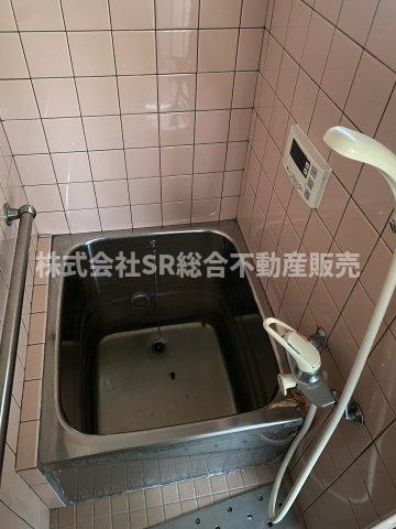 御幸町中古テラスハウスの浴室|お風呂で日々の疲れを落としましょう♪