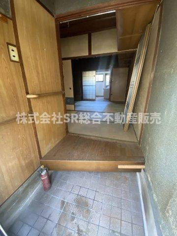 御幸町中古テラスハウスの玄関|玄関広めで使いやすいです！