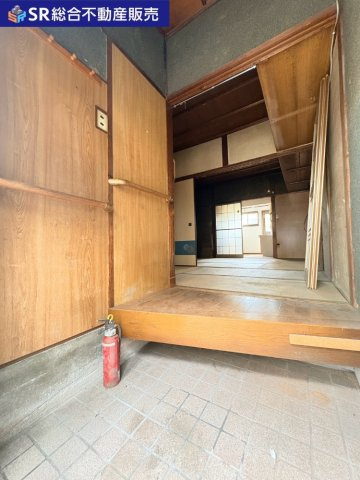 御幸町中古テラスハウスの玄関|玄関広めで使いやすいです！