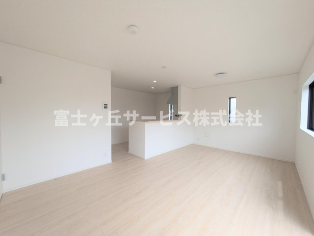 【居間・リビング】 | 袋井市月見町 新築一戸建て 2号棟 | リビングダイニングです