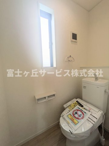 【トイレ】 | 袋井市月見町 新築一戸建て 2号棟 | １F2F同タイプのトイレがあります