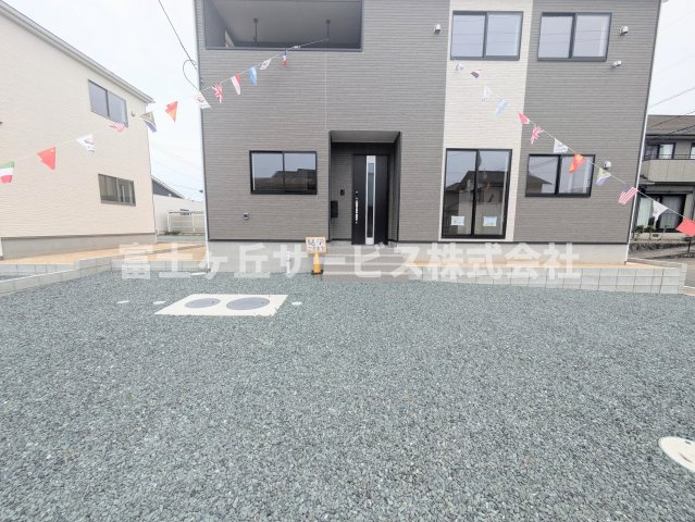 【駐車場】 | 袋井市月見町 新築一戸建て 2号棟 | ４台駐車可能です