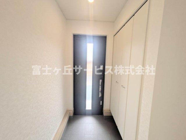 【玄関】 | 袋井市月見町 新築一戸建て 2号棟 | 玄関です
