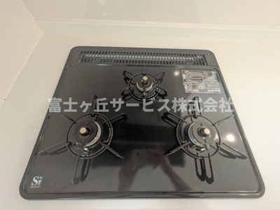 【その他】 | 袋井市月見町 新築一戸建て 2号棟 | 3口コンロがあります