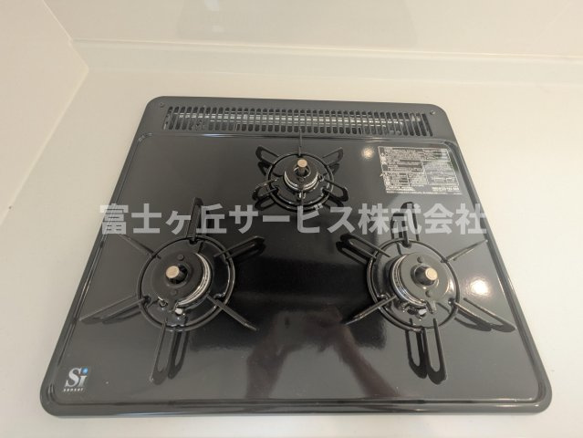 【その他】 | 袋井市月見町 新築一戸建て 2号棟 | 3口コンロがあります
