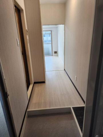 ロビンマンションの玄関