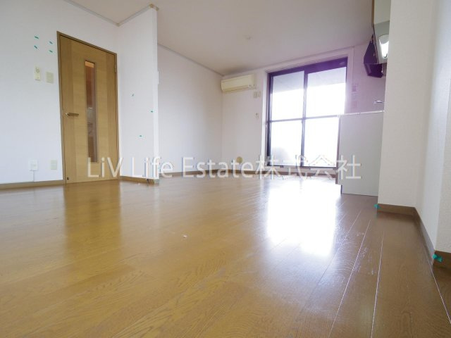 小平市小川町１丁目の賃貸マンションの居間・リビング