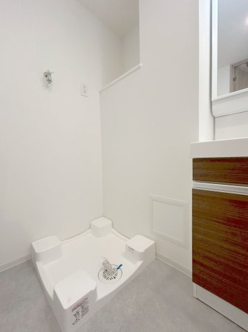 「防音マンション」クリオラモード新江古田サウンドテラスの洗面所|独立洗面台、小物を置くことができて便利です