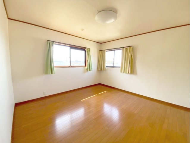 糟屋郡須恵町大字須恵 中古戸建の洋室|シンプルで使い勝手の良い約8帖の洋室です！