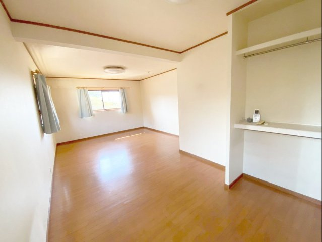 糟屋郡須恵町大字須恵 中古戸建の洋室|二面採光の明るい洋室です！