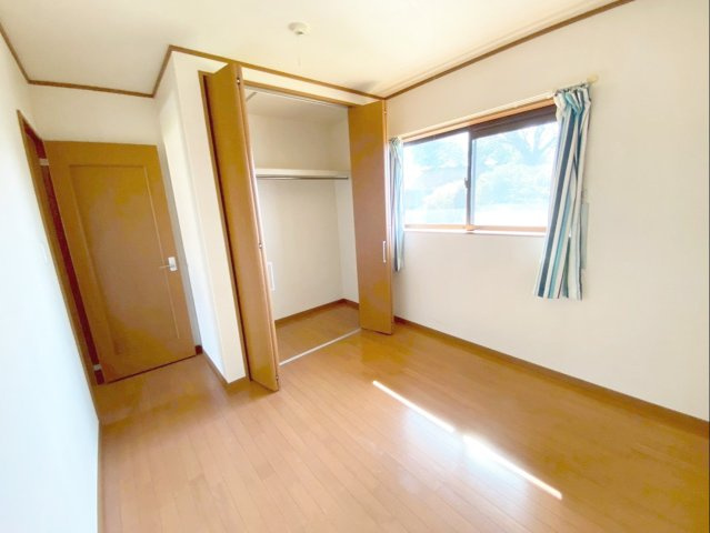 糟屋郡須恵町大字須恵 中古戸建の洋室|約5帖の洋室は、子供部屋などにもオススメです！