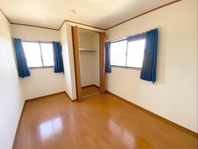 糟屋郡須恵町大字須恵 中古戸建の洋室|クローゼット付きの洋室（約5.25帖）です！