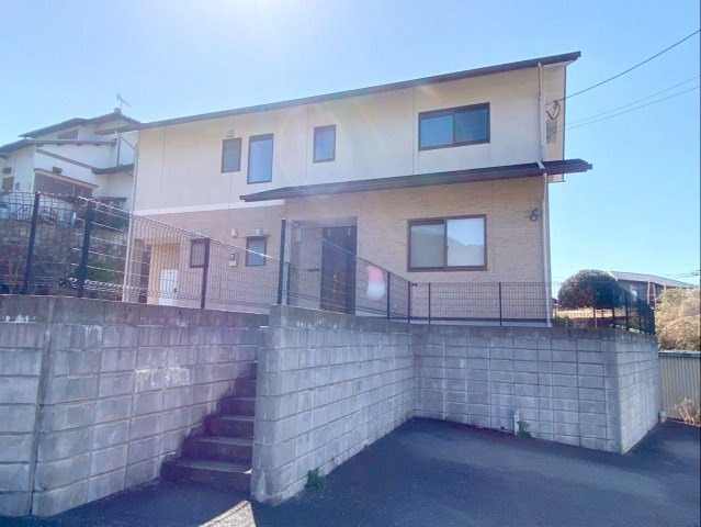 糟屋郡須恵町大字須恵 中古戸建の外観|道路面より一段上がった住まいです！