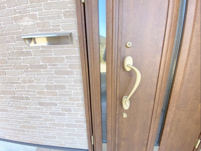 糟屋郡須恵町大字須恵 中古戸建の玄関|セキュリティ面にも配慮したダブルロック玄関ドアです！