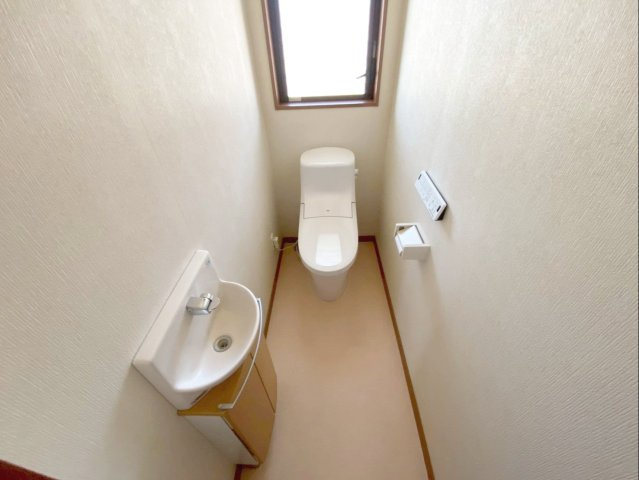 糟屋郡須恵町大字須恵 中古戸建のトイレ|各階にトイレがあるため、混み合う心配がないですね！