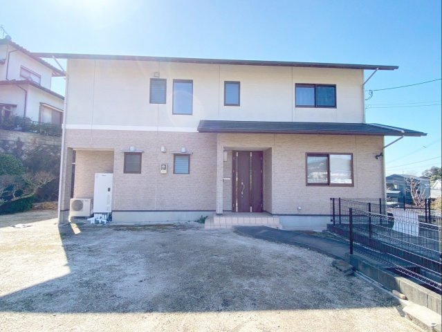 糟屋郡須恵町大字須恵 中古戸建の外観|階段を上がった先にあるプライバシー性の高い住まいです！