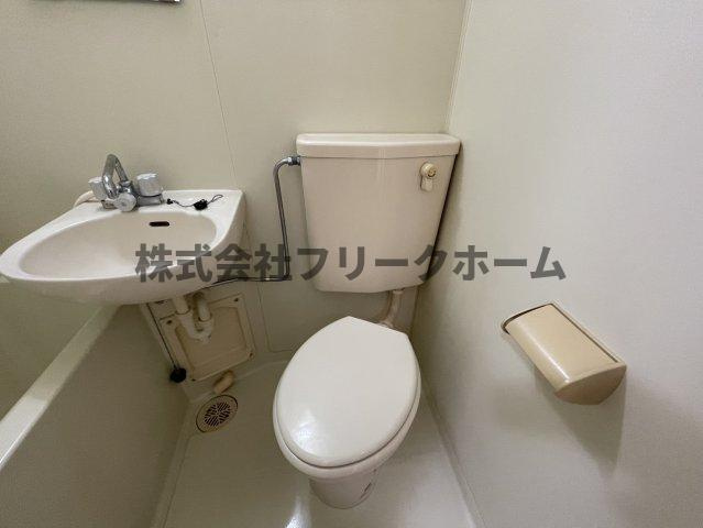 武蔵野市吉祥寺本町３丁目の賃貸マンションのトイレ