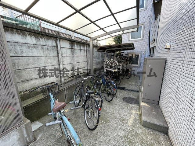 武蔵野市吉祥寺本町３丁目の賃貸マンションの駐車場