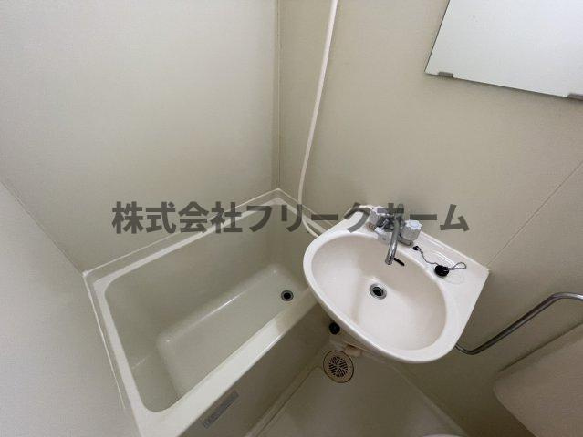 武蔵野市吉祥寺本町３丁目の賃貸マンションの浴室