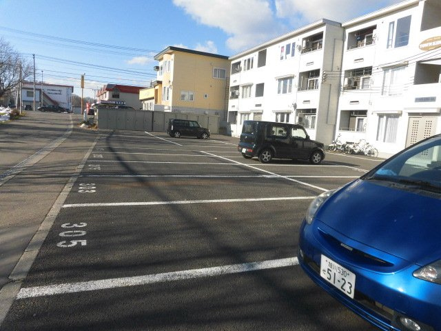 ＴＯＷＮ ＫＩＮＯ８　Ａ棟の駐車場