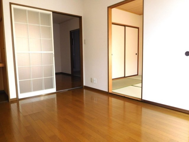 エクレールＵの居間・リビング