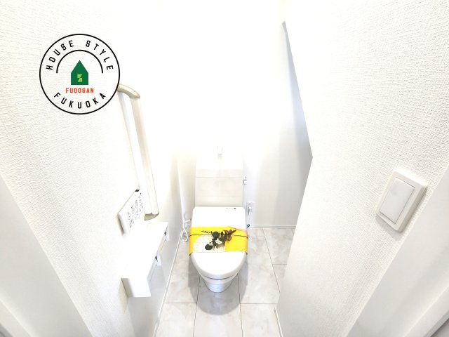 福岡市東区名島3丁目第1-1棟(1号棟)のトイレ|温水洗浄便座を完備しております。2ヶ所にトイレがあるのは朝の慌ただしい時間も安心です。