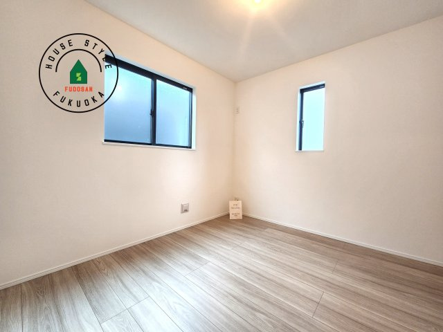 福岡市東区名島3丁目第1-1棟(1号棟)の洋室|柔らかい陽光が差し込む明るいお部屋を演出する設計。彩光の取れる窓が気持ちの良いお部屋を創り上げます。